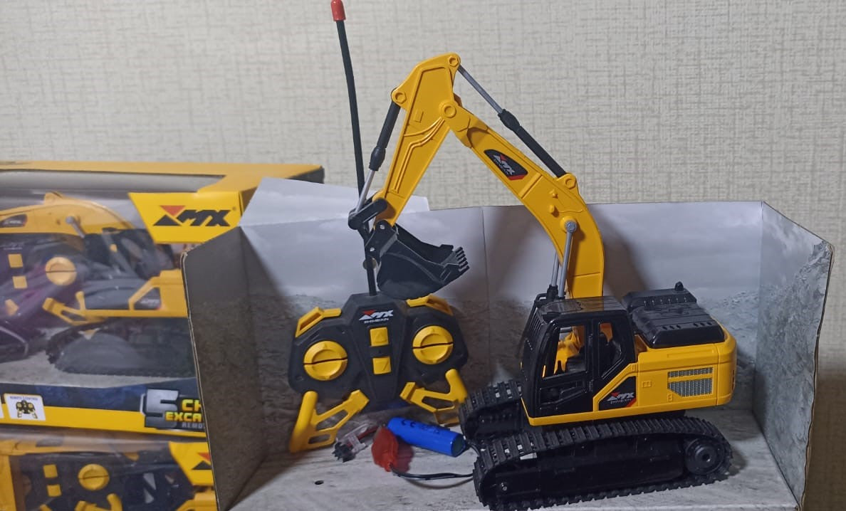 EXCAVADORA A CONTROL REMOTO